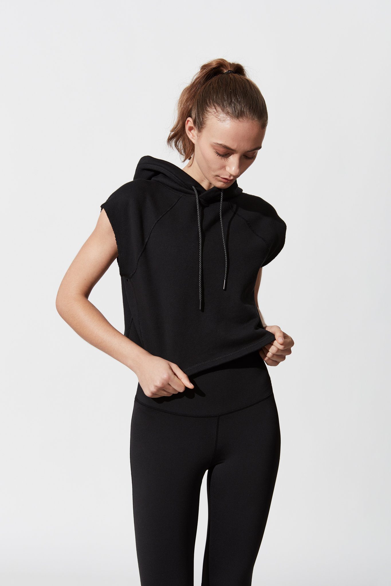 PACE CROPPED HOODIE
